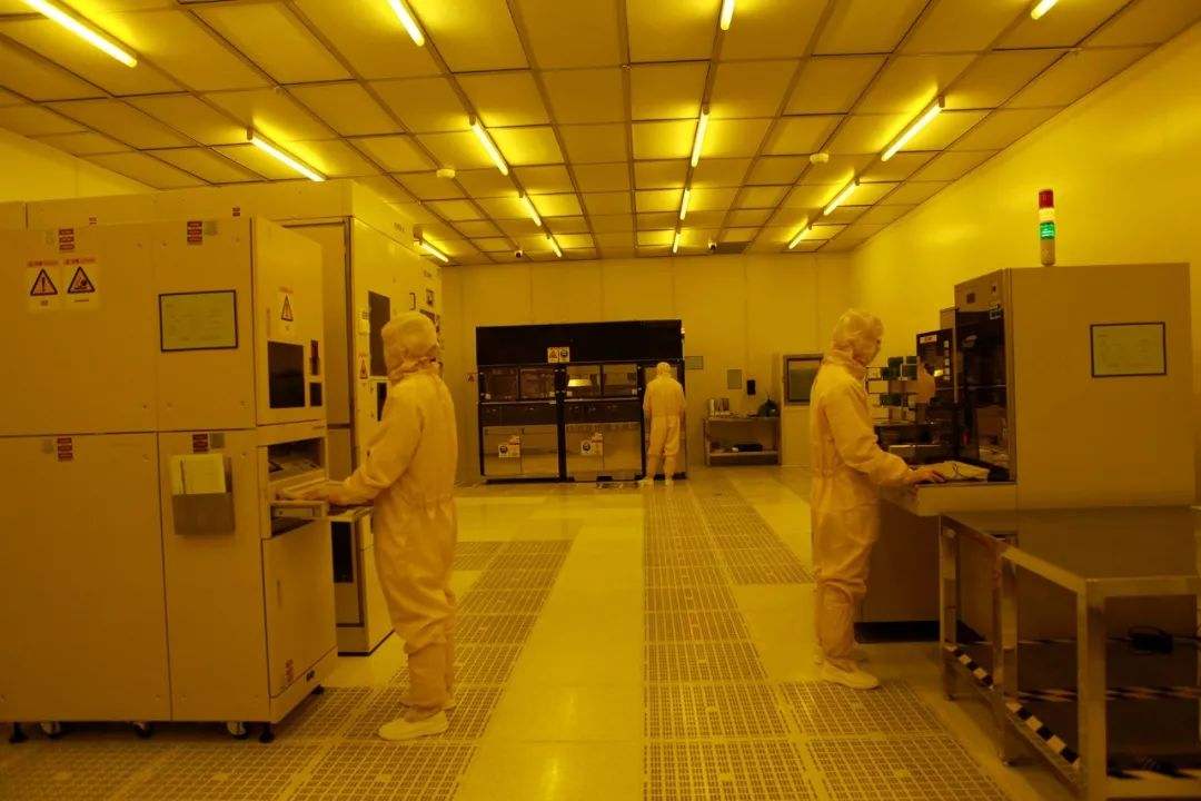 千級芯片無塵車間的圖片 千級芯片無塵車間的圖片